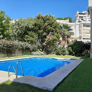 Lola Y Manuela En Primera Línea Playa Carihuela Con Excelente Terraza-jardin De 80 M2 Frente Al Mar Con Aparcamiento Privado Ideal Descansar Oyendo Olas Del Mar Apartamento Torremolinos